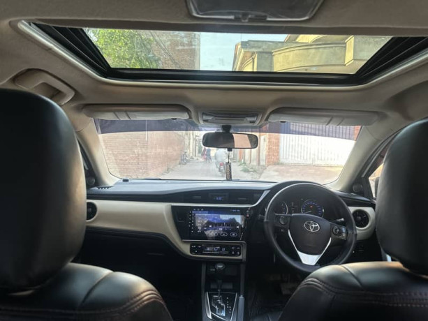toyota-altis-16-special-addition-sunroof-big-5