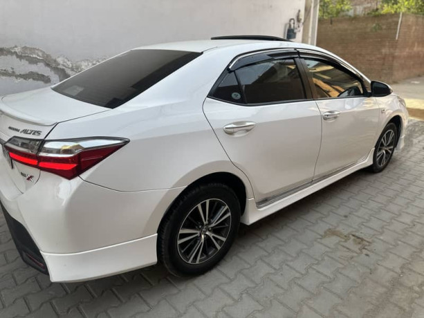 toyota-altis-16-special-addition-sunroof-big-4