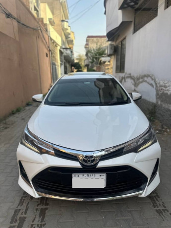 toyota-altis-16-special-addition-sunroof-big-9
