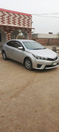 toyota-corolla-gli-2017-total-jeneioun-big-3