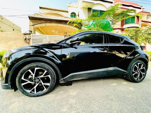 toyota-c-hr-2017-big-4