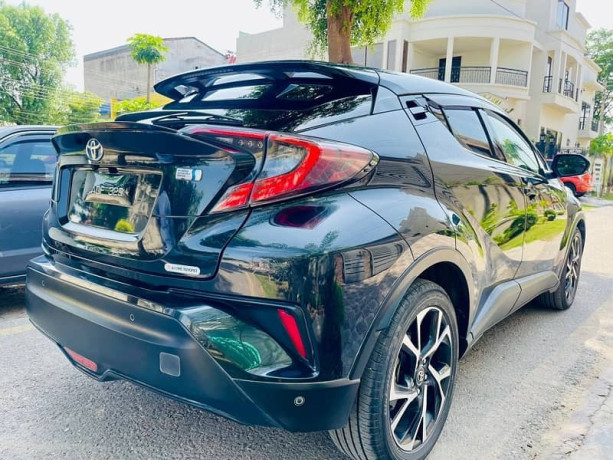 toyota-c-hr-2017-big-3