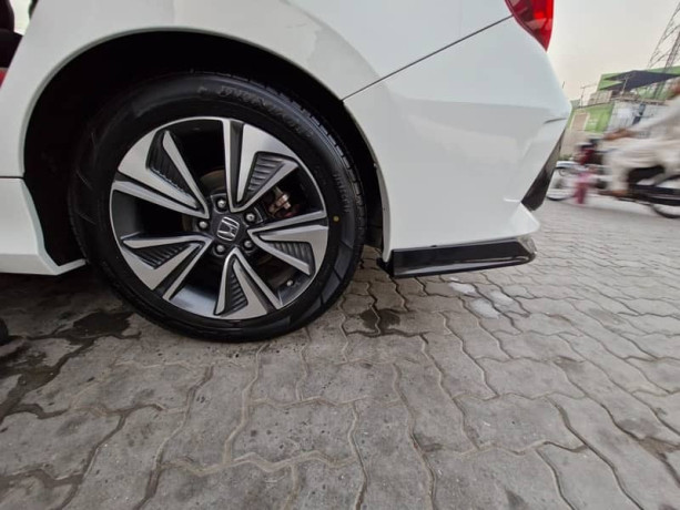 honda-civic-turbo-15-2019-big-10