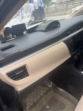 toyota-corolla-altis-2014-big-5