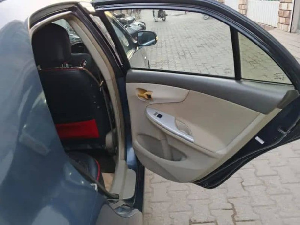 toyota-corolla-gli-2010-big-7