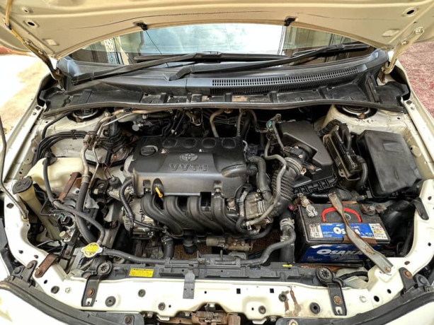 toyota-corolla-gli-2012-big-0