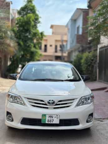 toyota-corolla-gli-2012-big-8