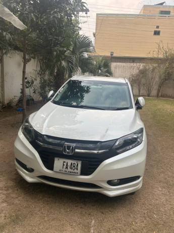 honda-vezel-2015-z-package-big-0