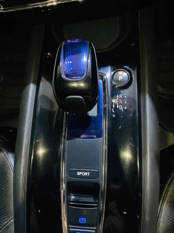 honda-vezel-z-1618-big-8