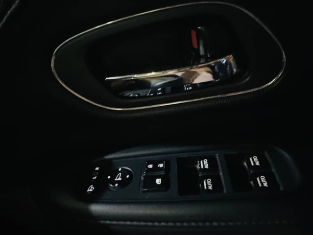 honda-vezel-z-1618-big-9