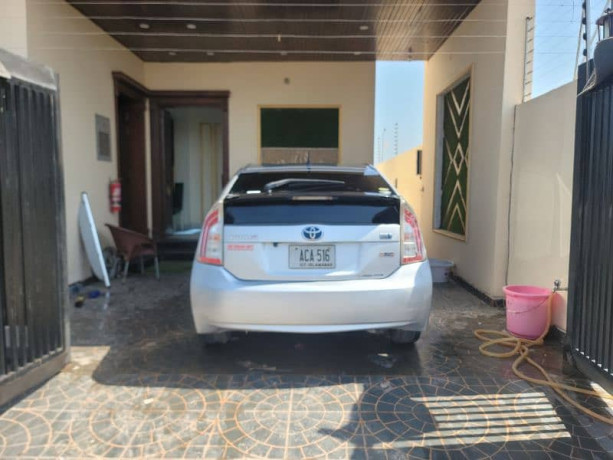 toyota-prius-2012-import-16-big-5