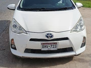 toyota-aqua-2013