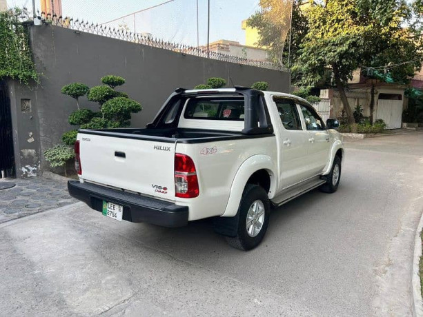toyota-hilux-2016-big-2