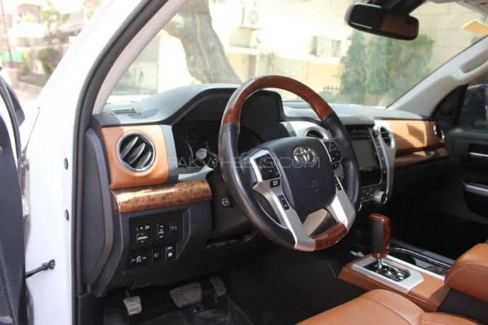 toyota-tundra-57i-model-2018-big-9