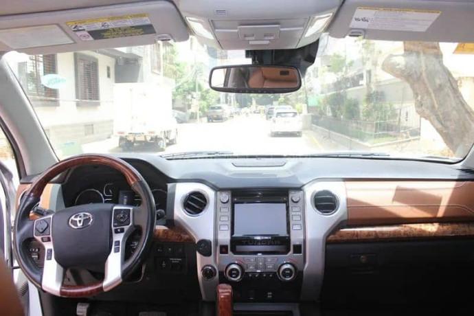 toyota-tundra-57i-model-2018-big-15