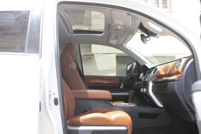 toyota-tundra-57i-model-2018-big-16