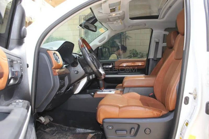 toyota-tundra-57i-model-2018-big-13