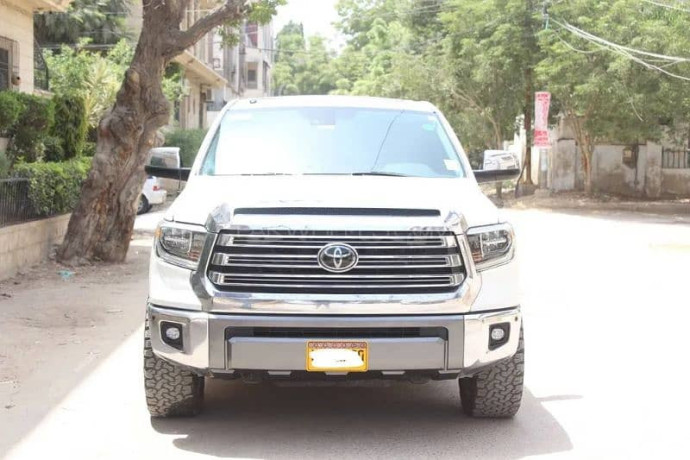 toyota-tundra-57i-model-2018-big-1