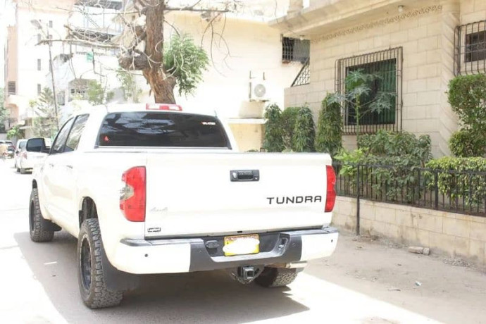 toyota-tundra-57i-model-2018-big-6