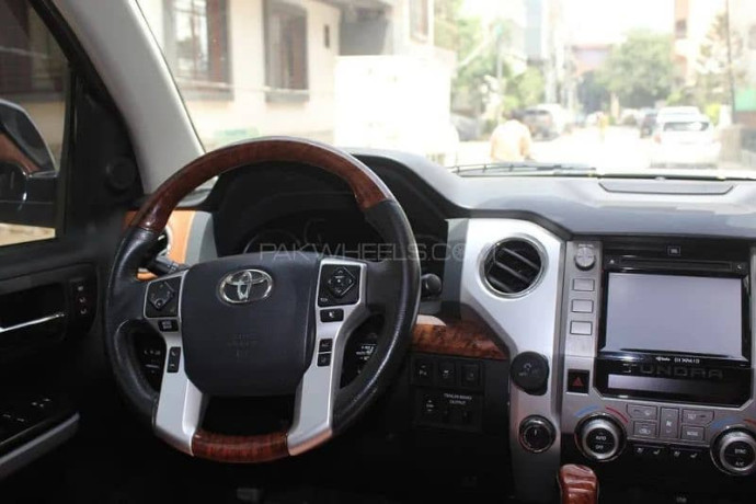 toyota-tundra-57i-model-2018-big-8