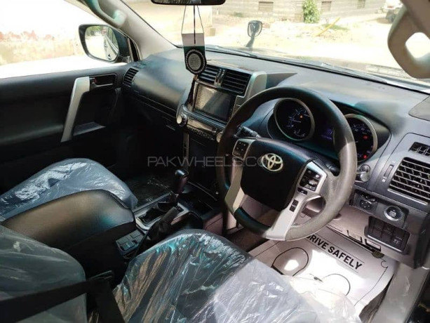 toyota-prado-tx-27-model-201117-big-7