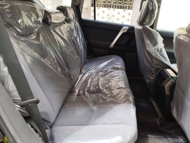 toyota-prado-tx-27-model-201117-big-12