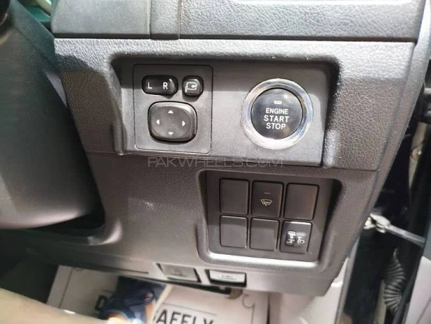 toyota-prado-tx-27-model-201117-big-10