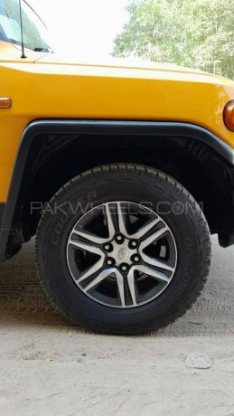 toyota-fj-cruiser-model-201218-big-7