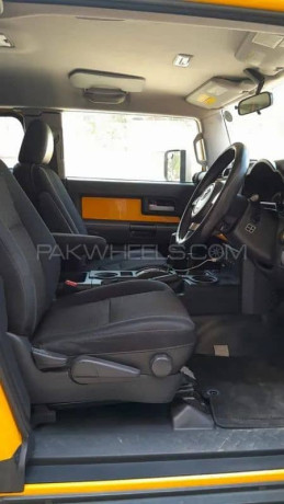 toyota-fj-cruiser-model-201218-big-11