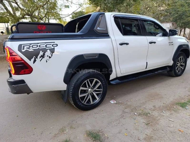 toyota-hilux-revo-g-28-model-2016-big-5