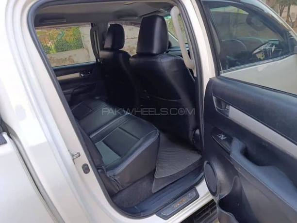 toyota-hilux-revo-g-28-model-2016-big-8