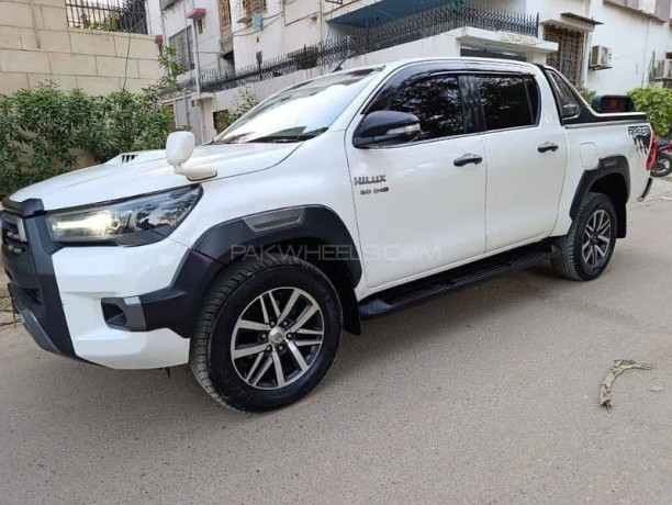 toyota-hilux-revo-g-28-model-2016-big-2