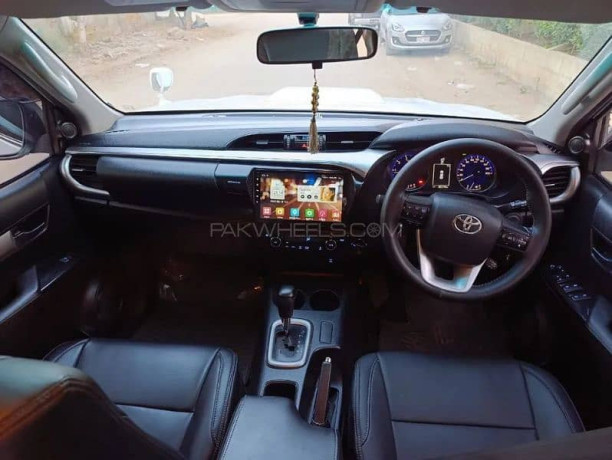 toyota-hilux-revo-g-28-model-2016-big-6