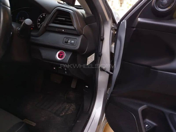 honda-insight-ex-model-2019-unregistered-big-10