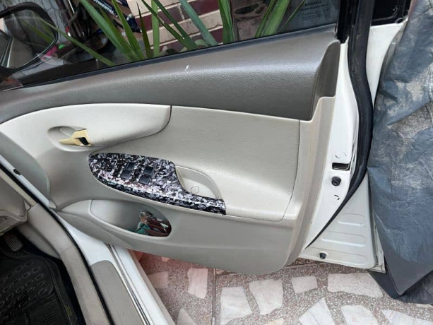 toyota-corolla-altis-sr-2011-big-3