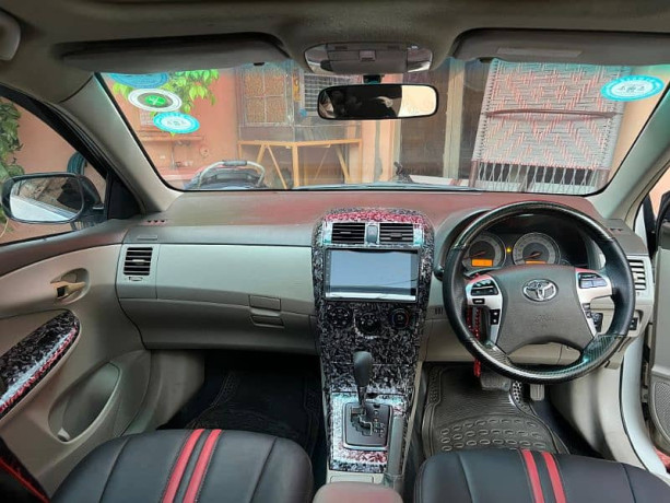 toyota-corolla-altis-sr-2011-big-5