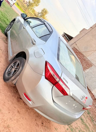 toyota-corolla-gli-2015-big-5