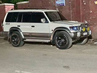 pajero-5door-turbo-4x4-for-sale