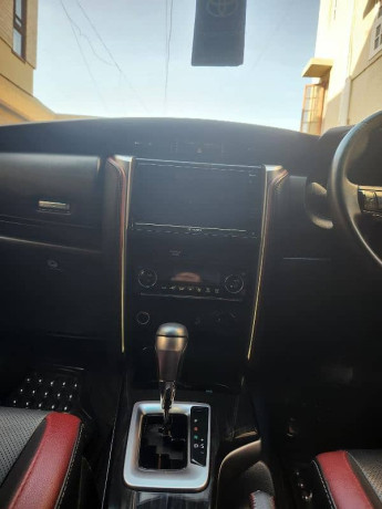 toyota-fortuner-legender-2022-big-7