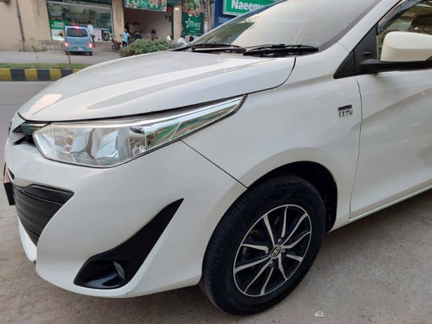 toyota-yaris-2022-13-ativ-cvt-big-8