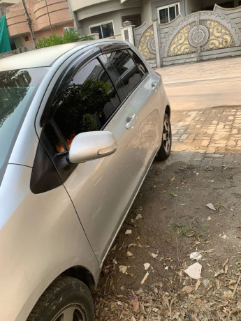 toyota-vitz-2009-big-6