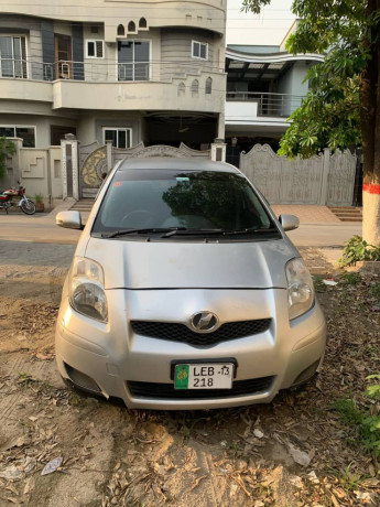 toyota-vitz-2009-big-1