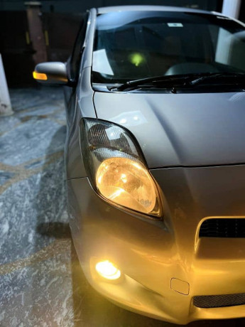 toyota-vitz-2012-big-0