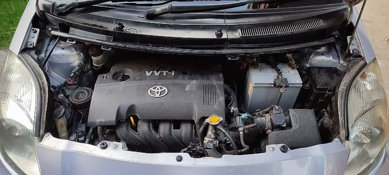toyota-vitz-2012-big-5