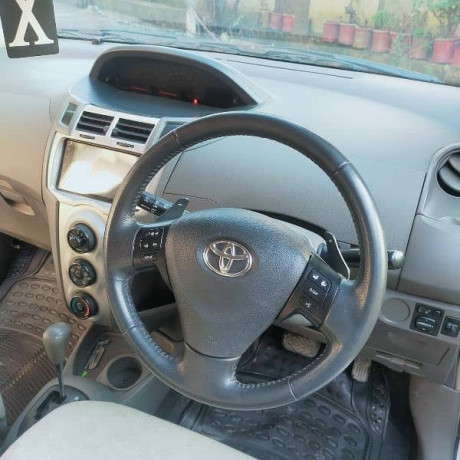 toyota-vitz-2012-big-4