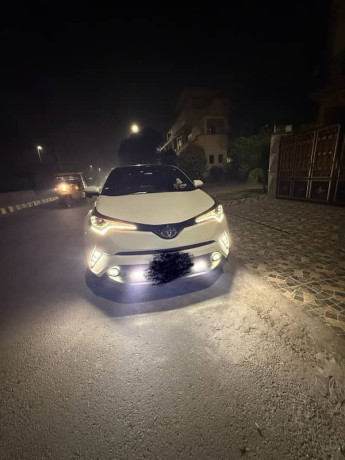 toyota-c-hr-2018-big-2
