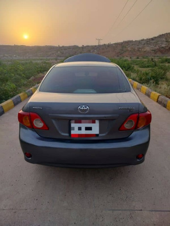 toyota-corolla-gli-2011-big-3