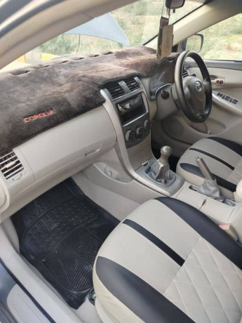 toyota-corolla-gli-2011-big-13