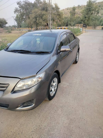 toyota-corolla-gli-2011-big-1