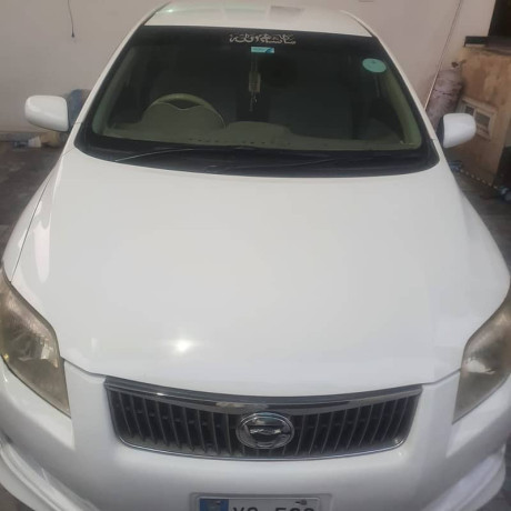 toyota-corolla-axio-big-0